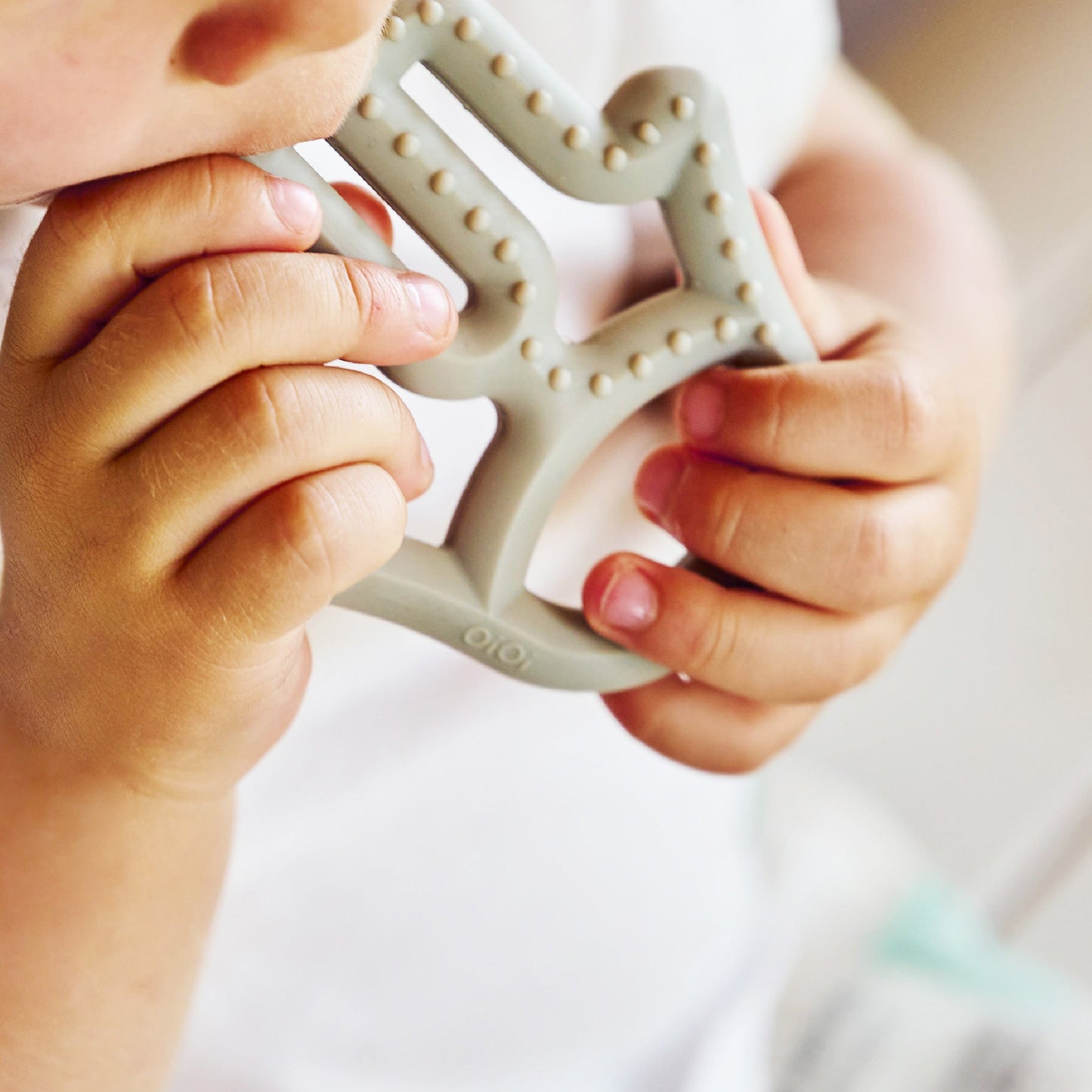 Diş Kaşıyıcı Annenin Eli